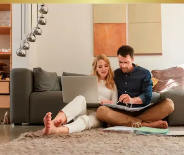 pareja-feliz-sala-casa-campestre-xs-etapas-altos-del-palmar